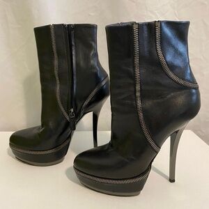 Gucci size 34/4 leather boots